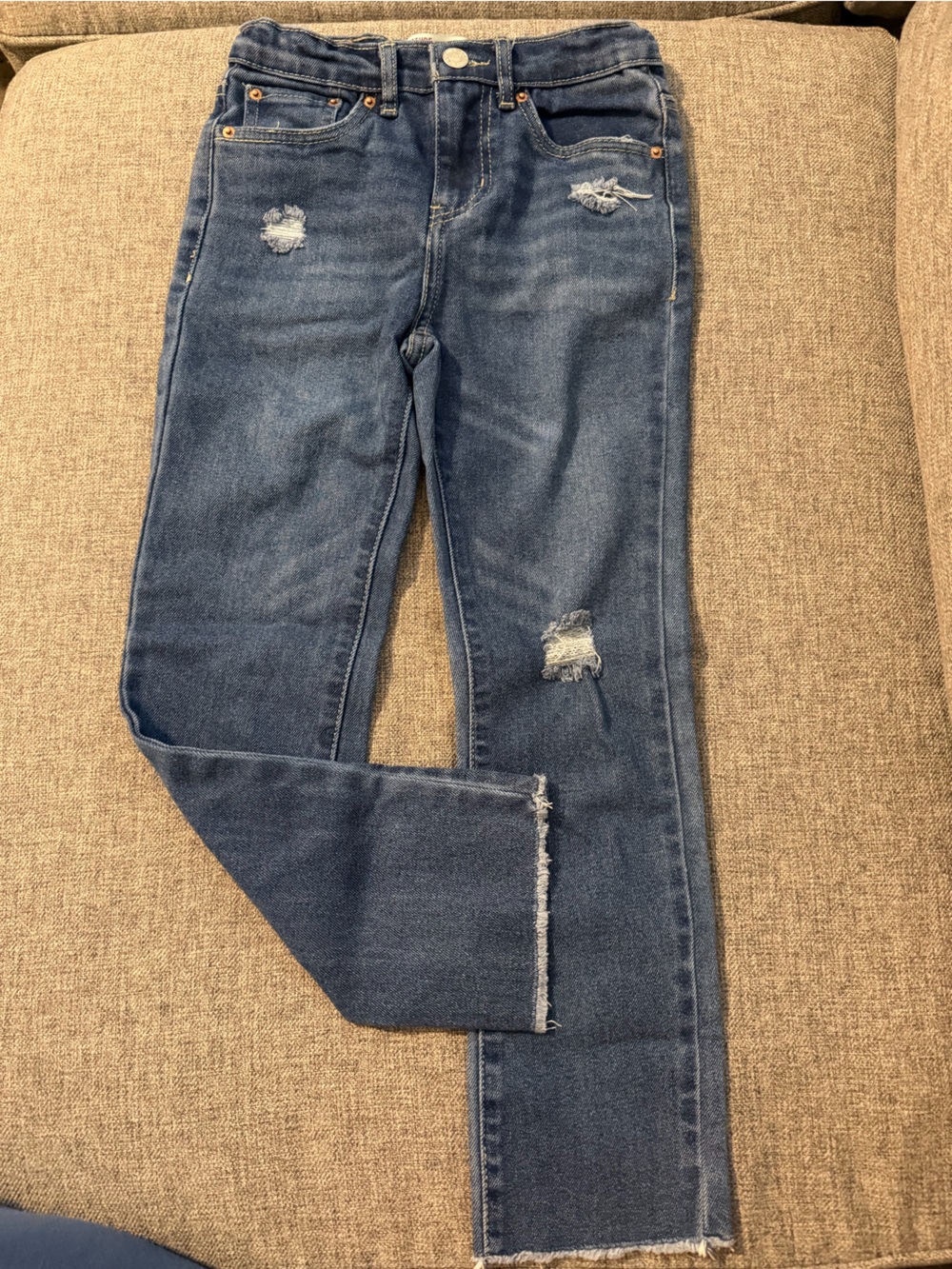 Signature by Levi Strauss Girls' Medium Wash Blue Distressed Jeans Raw Hem 8 Reg